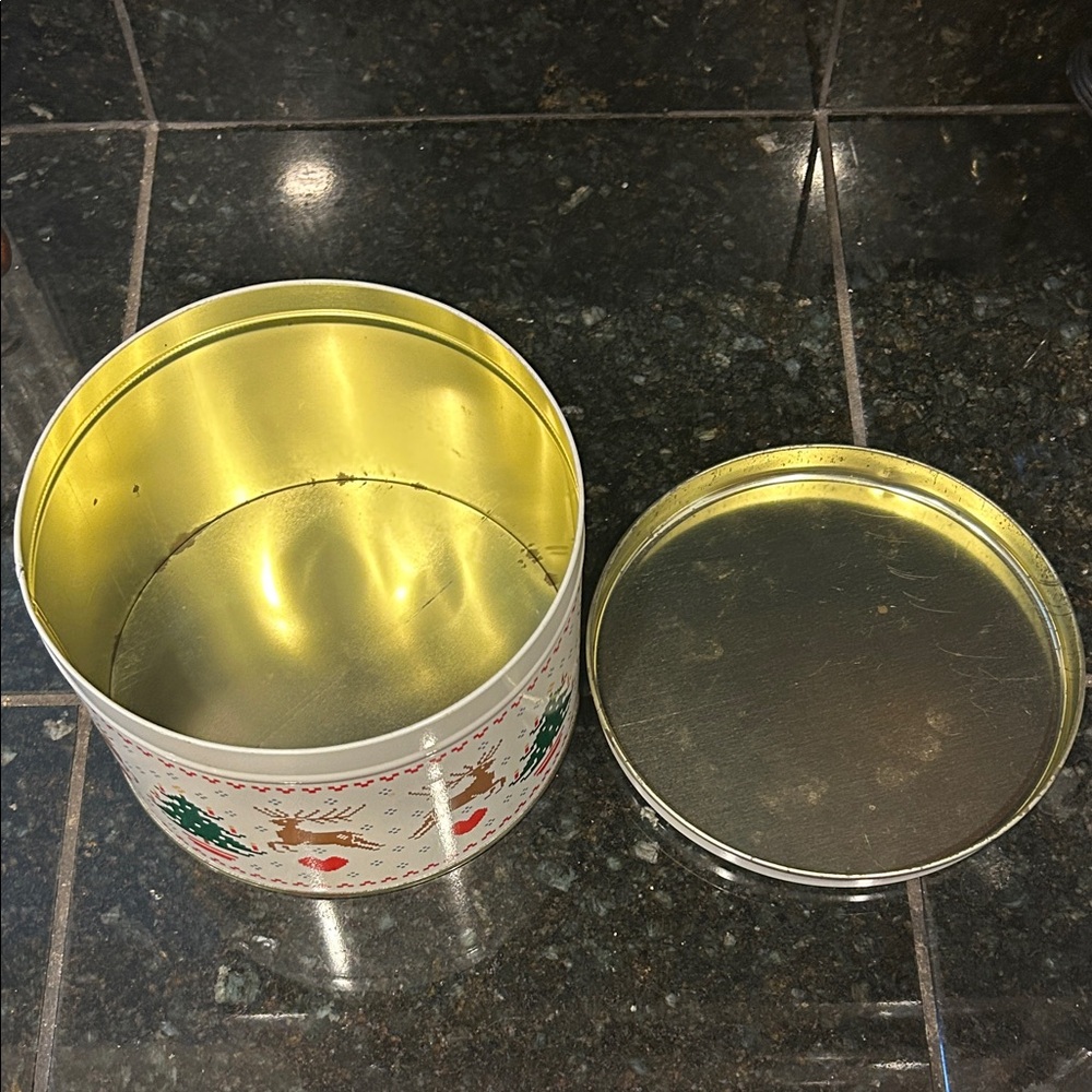 Vgt Bertals Can Co Christmas tin. - Picture 5 of 6